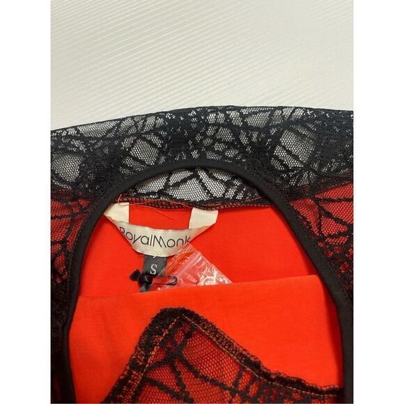 NWT Unique Vintage x Royal Monk Red Black Top Blouse Size Small New - Picture 4 of 11